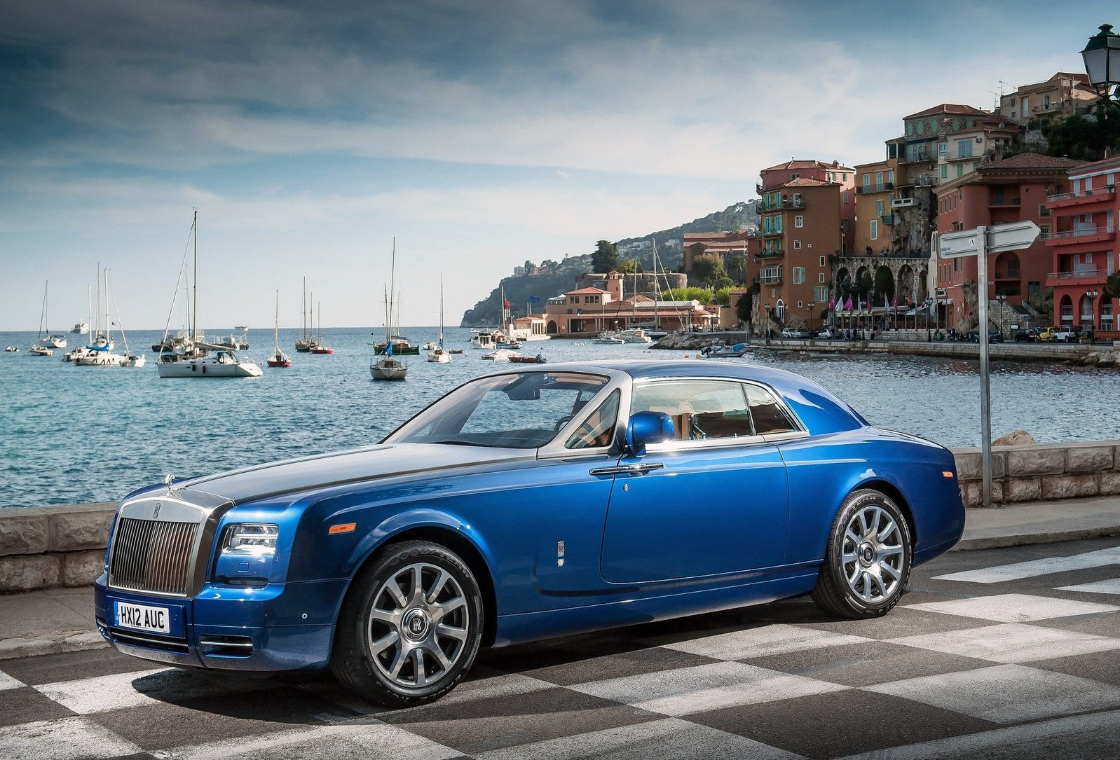 https://www.whatcar.lv/cars/Rolls-Royce/Phantom Coupe/39399af44aa6e99ade13b2234ad83cb4.jpg